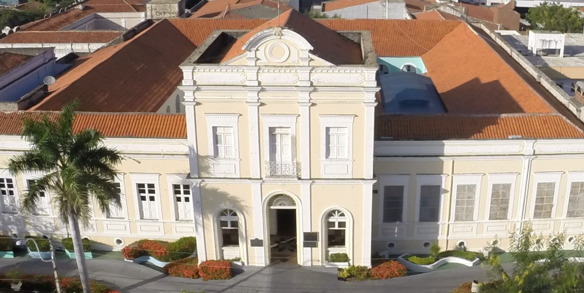 Enteada que teve orelha arrancada por padrasto aguarda cirurgia, mas pode ficar sem membro, diz hospital