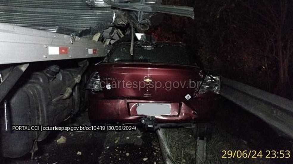 Acidente foi registrado na noite de sábado (29), em Jundiaí (SP) — Foto: Artesp/Divulgação