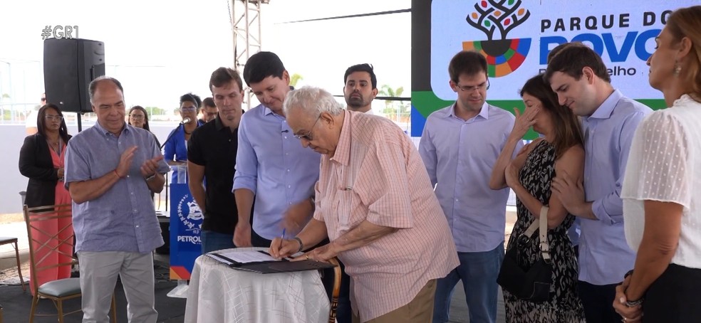 Solenidade de renomeação do Parque do Povo Rafael Coelho — Foto: Reprodução /TV Grande Rio