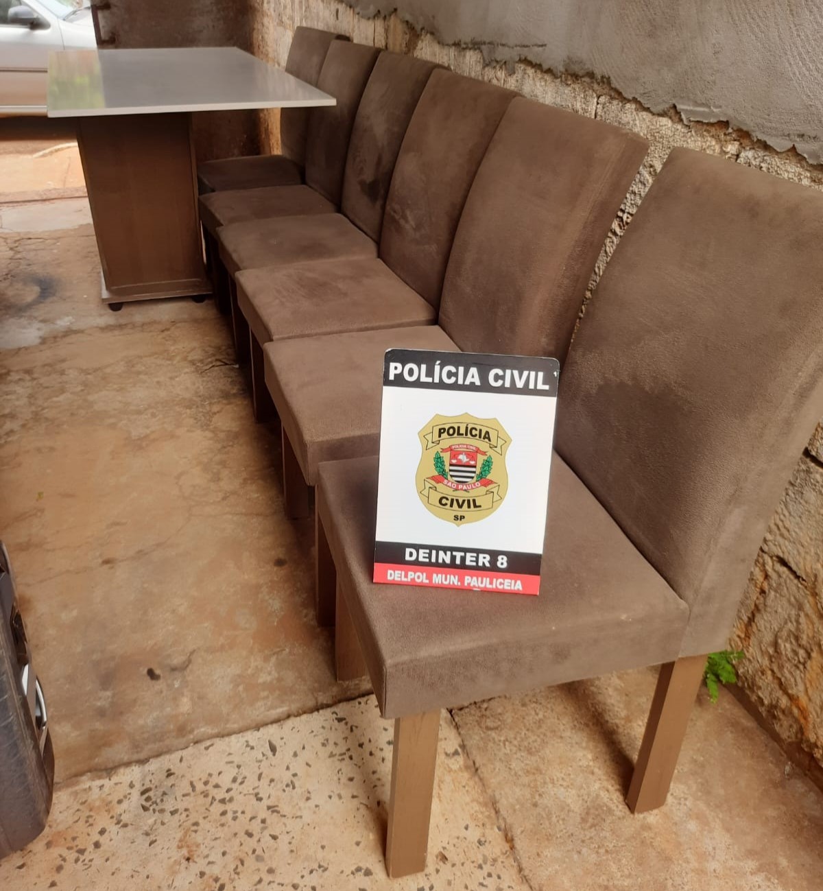 Casal é identificado como suspeito de furtar móveis de casa enquanto moradora viajava em Paulicéia 