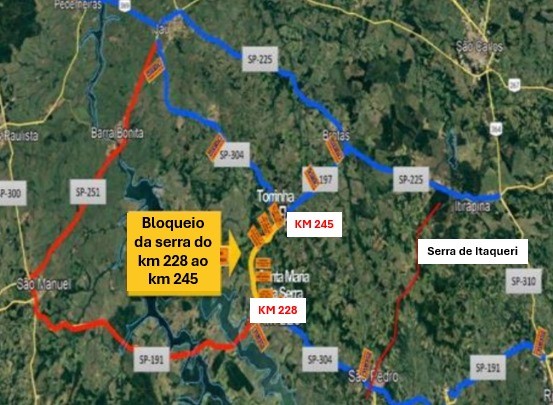 Deslizamento de talude interdita trecho entre Torrinha e Santa Maria da Serra e deixa quatro veículos ilhados