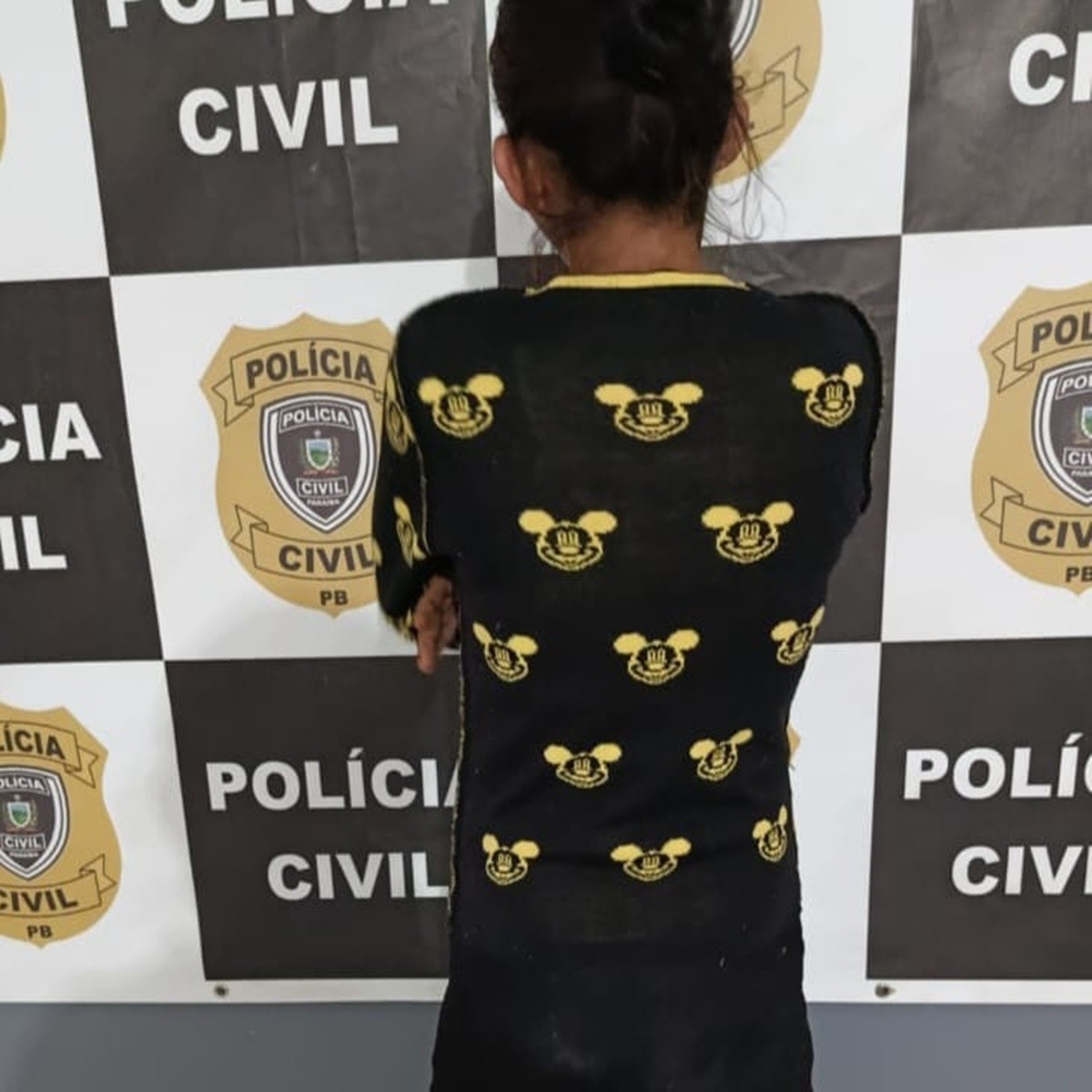 Mulher é presa suspeita de obrigar filhas a furtar e pedir dinheiro na rua, no Brejo da Paraíba