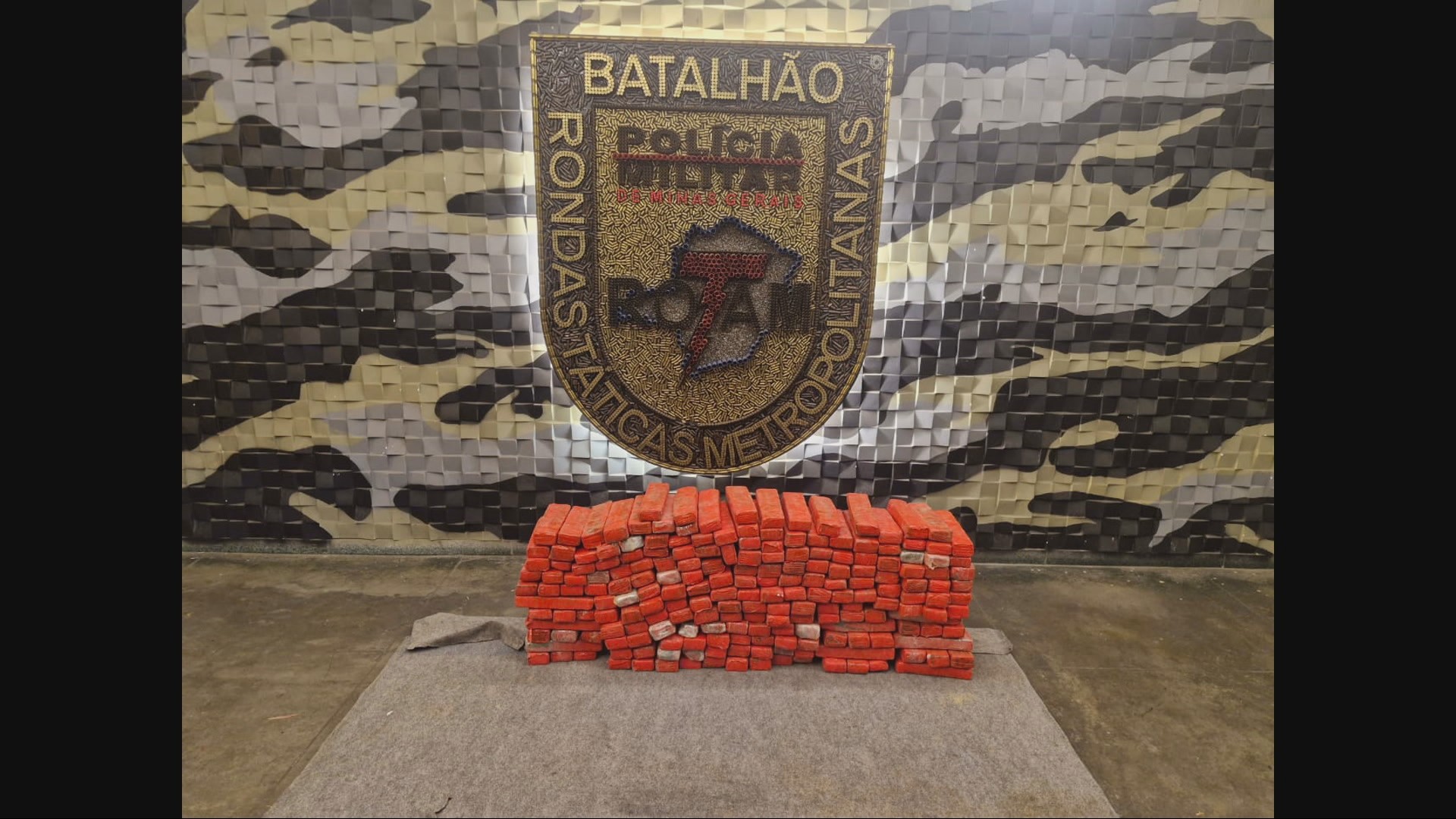 Polícia prende integrante do Comando Vermelho em BH e apreende 300 kg de maconha achados após escavação