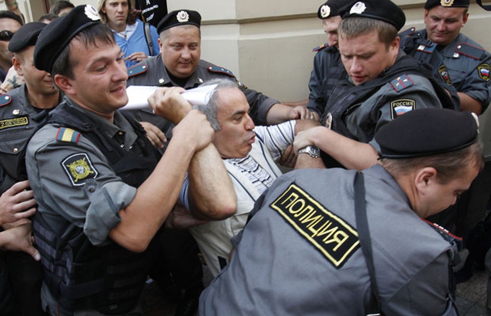 Rússia inclui enxadrista Kasparov na lista de agentes estrangeiros