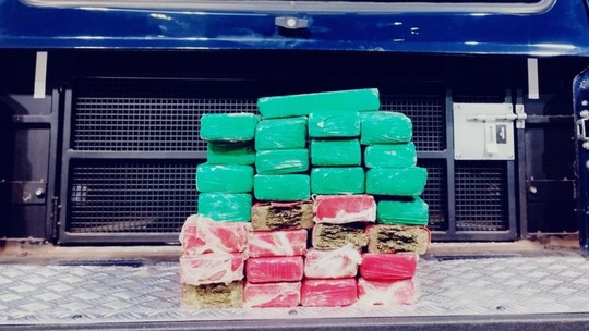 PRF acha 35 kg de maconha escondidos no painel de carro na BR-050; motorista foi preso em Uberaba