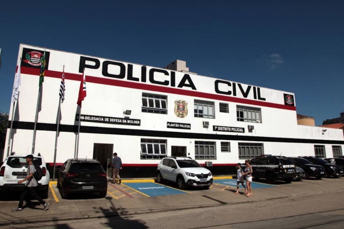 Feto é encontrado ao lado de lixeira no litoral de SP