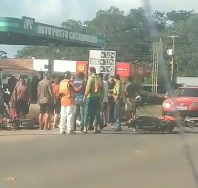 Mulher tem lesão grave na cabeça após acidente entre motocicletas, em Laranjal do Jari