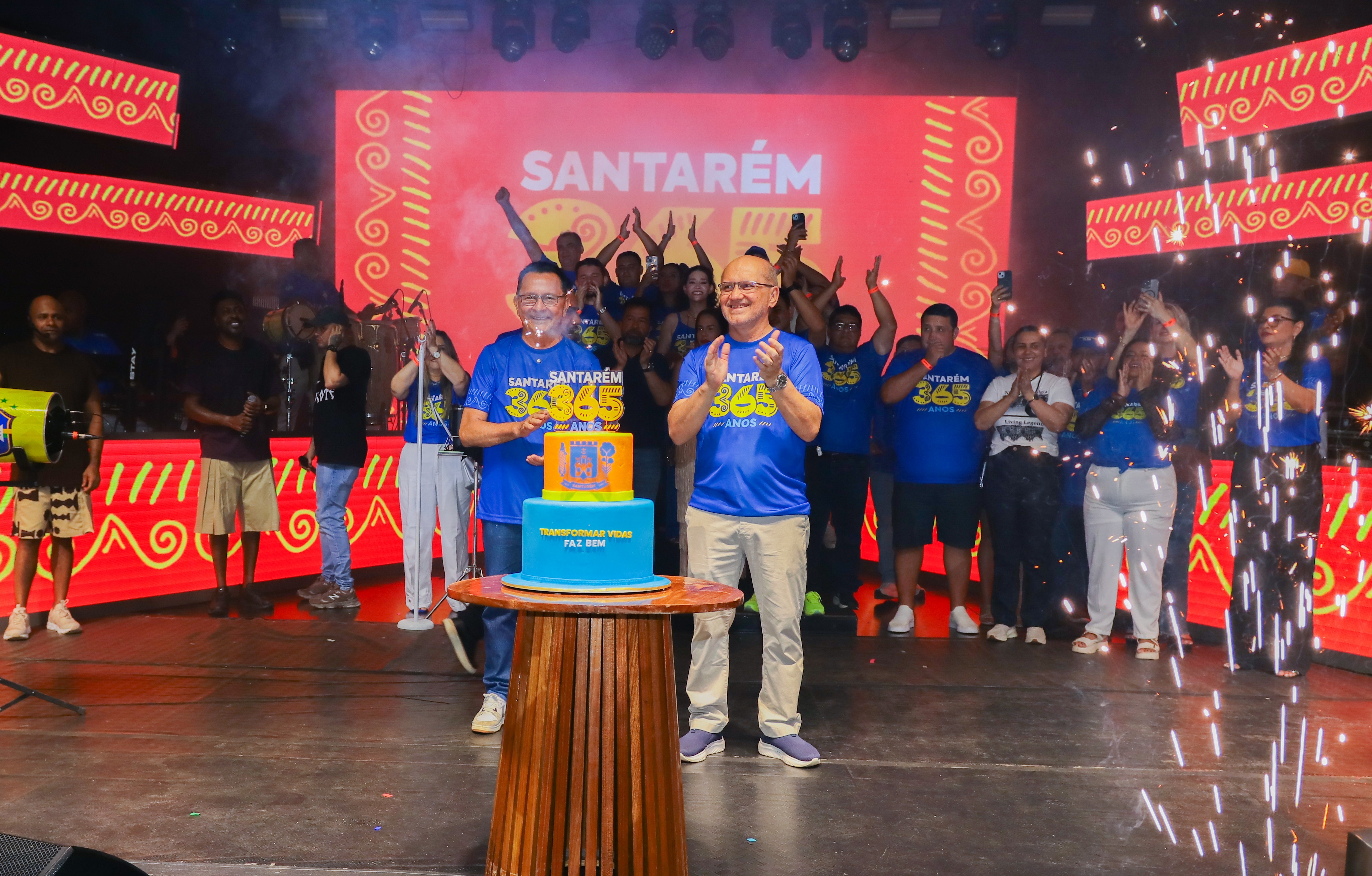 Atrações regionais e shows de Rebeca Lindsay e do Grupo Pixote agitam multidão para celebrar 365 anos de Santarém na orla da cidade