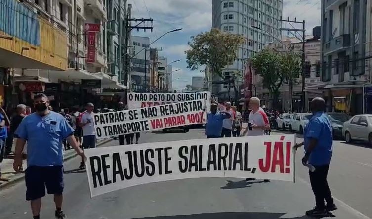 Trabalhadores do transporte público realizam manifestação no Centro de Juiz de Fora 