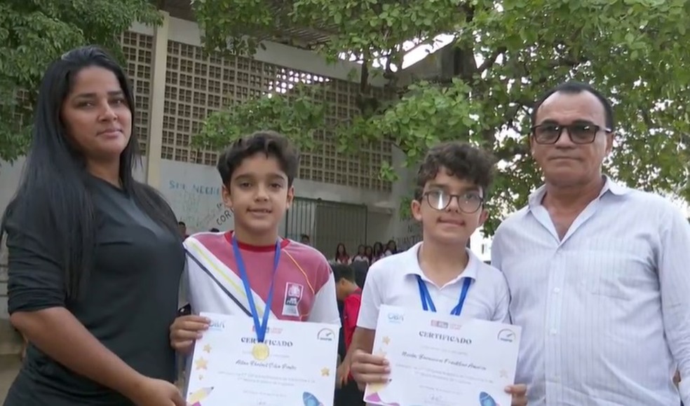 Pais dos estudantes de João Pessoa estão muito orgulhosos com as medalhas de ouro na OBA. — Foto: Reprodução/TV Cabo Branco