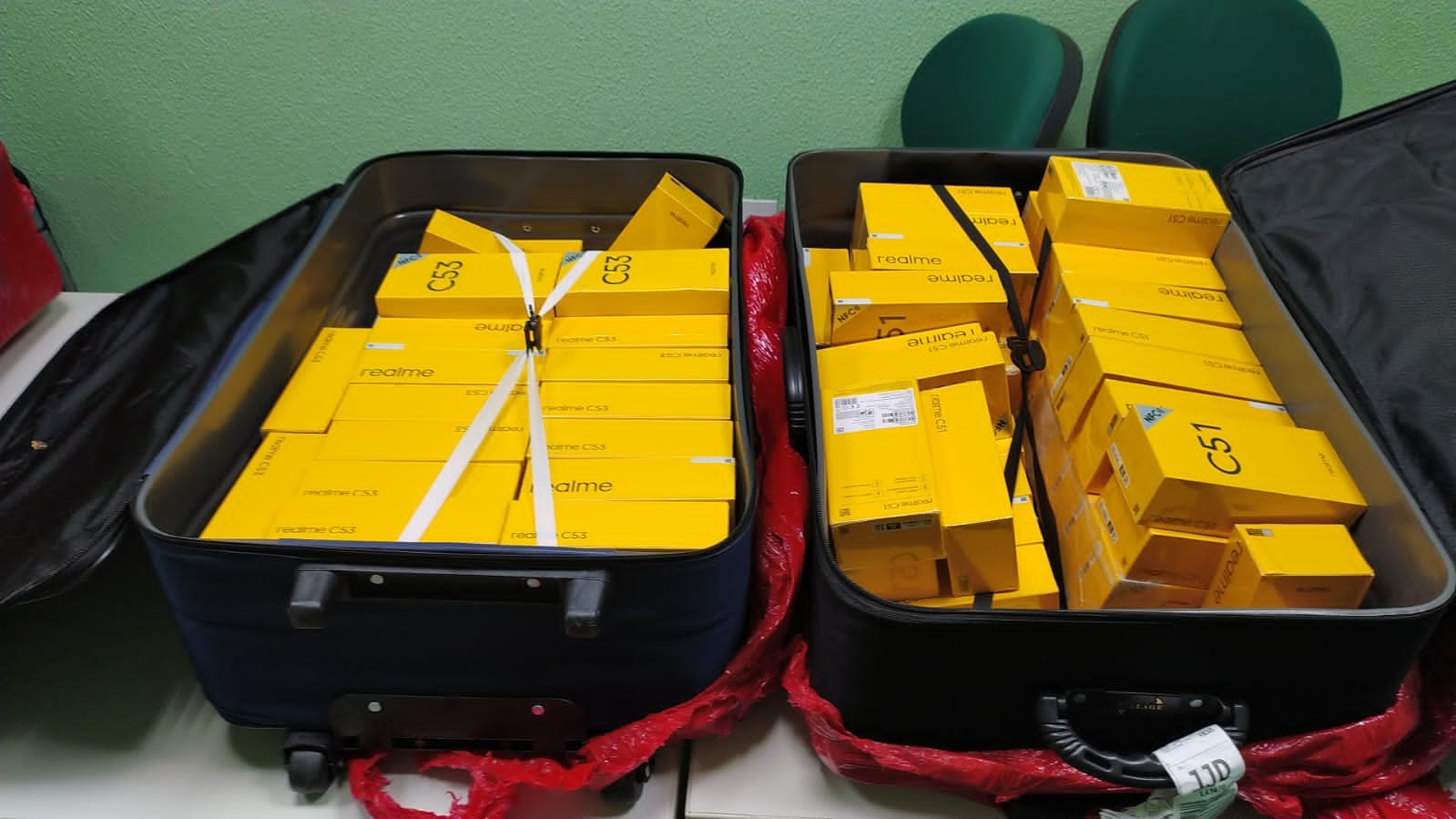 Polícia apreende 170 celulares em bagagem de passageiro que voltava de São Paulo ao interior do Ceará; VÍDEO