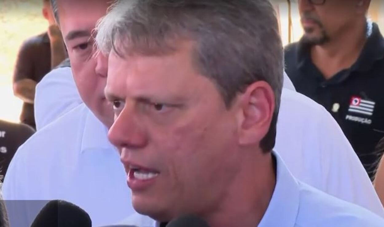 Tarcísio diz que Operação Carbono Oculto é resposta do Estado a esquema bilionário do PCC no setor de combustíveis