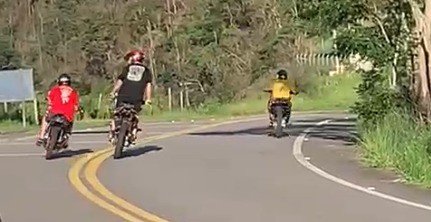 Turistas reclamam de manobras perigosas feitas por motociclistas no Mirante da Serra da Beleza, Valença