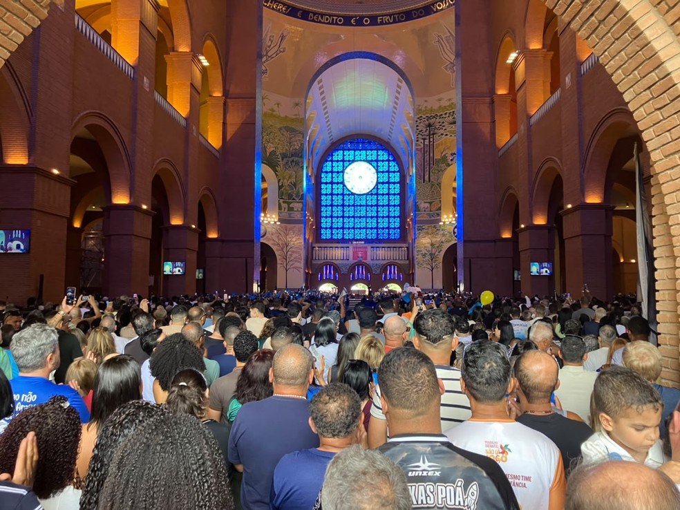 A Basílica de Aparecida estava lotada para a celebração da missa das 9h. — Foto: Lucas Tavares/g1