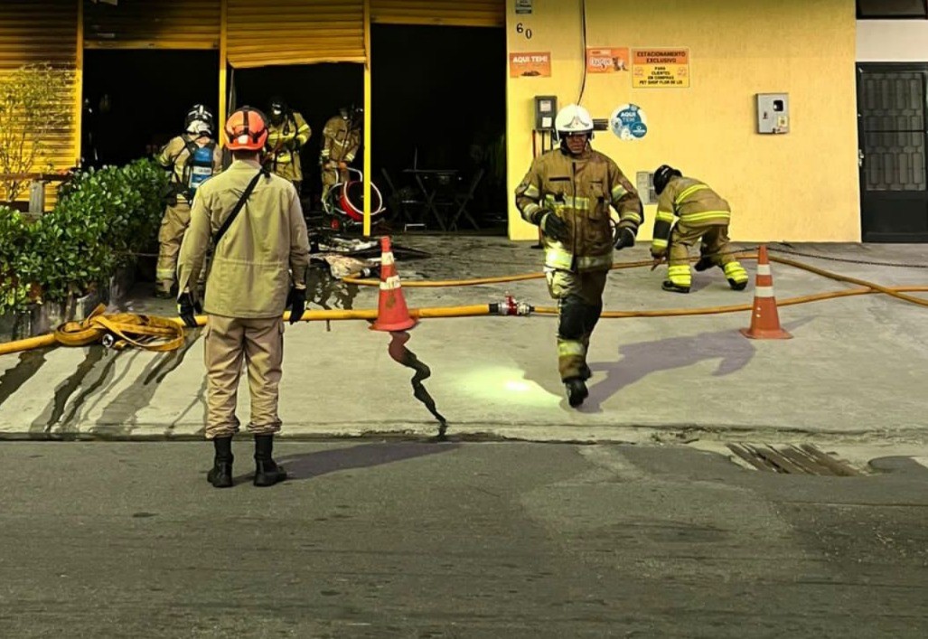 Incêndio atinge agropecuária em Resende 
