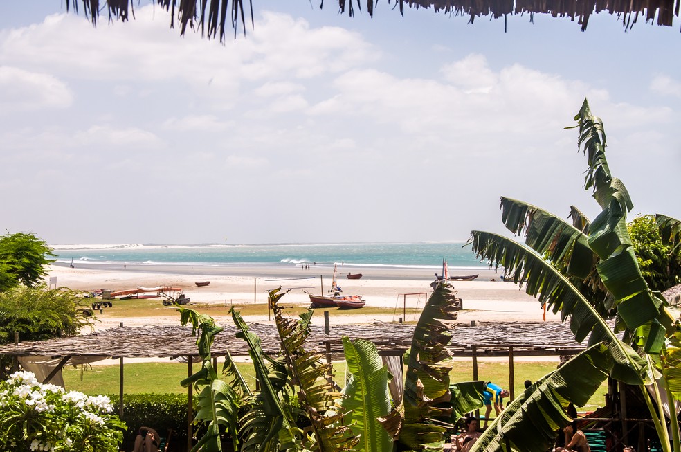 Praia de Jericoacoara, no litoral oeste, é cartão-postal do Ceará. — Foto: Vila Kalango/Reprodução