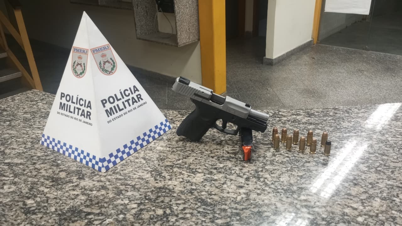 Homem é preso com arma depois de fugir de abordagem policial em Itatiaia