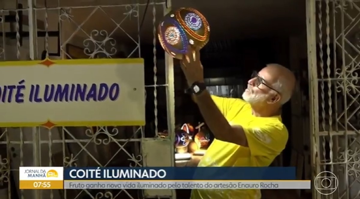 Artesão de AL supera depressão ao criar luminárias de coité