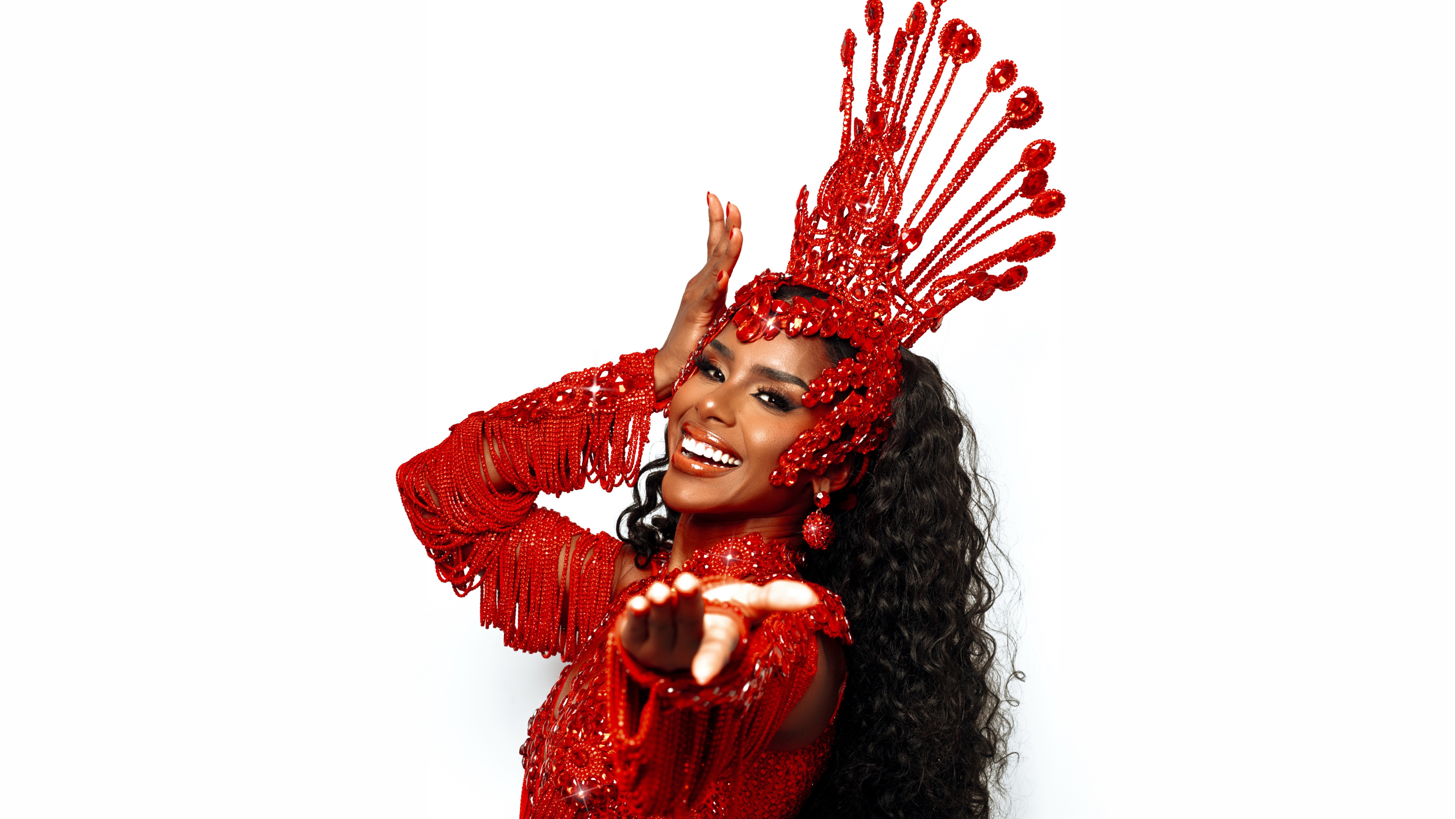 Nova rainha da Viradouro, Bellinha Delfim une samba, moda e mais de 40 milhões de visualizações nas redes