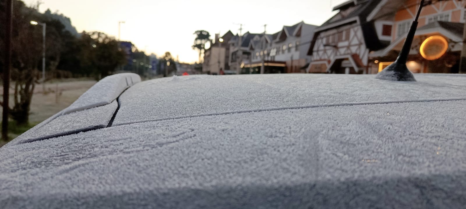 Com geada, Campos do Jordão registra 1,3°C e bate novo recorde de frio em 2026
