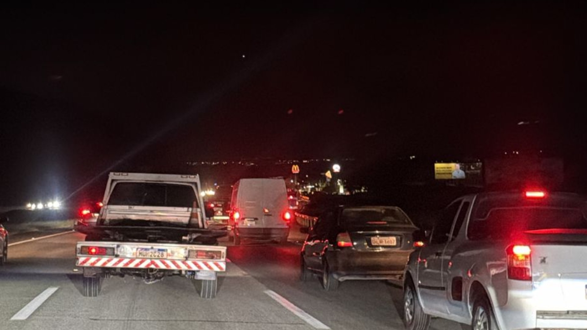 Derramamento de amônia por caminhão causa congestionamento de mais de 10 km em rodovia de Itu 