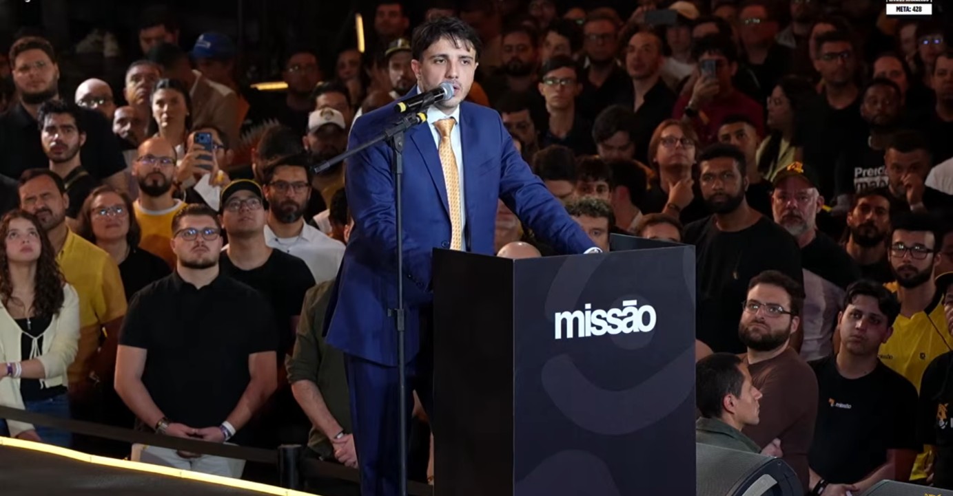 Missão lança candidatura de Renan Santos à Presidência e apresenta 'Livro Amarelo' com propostas de governo