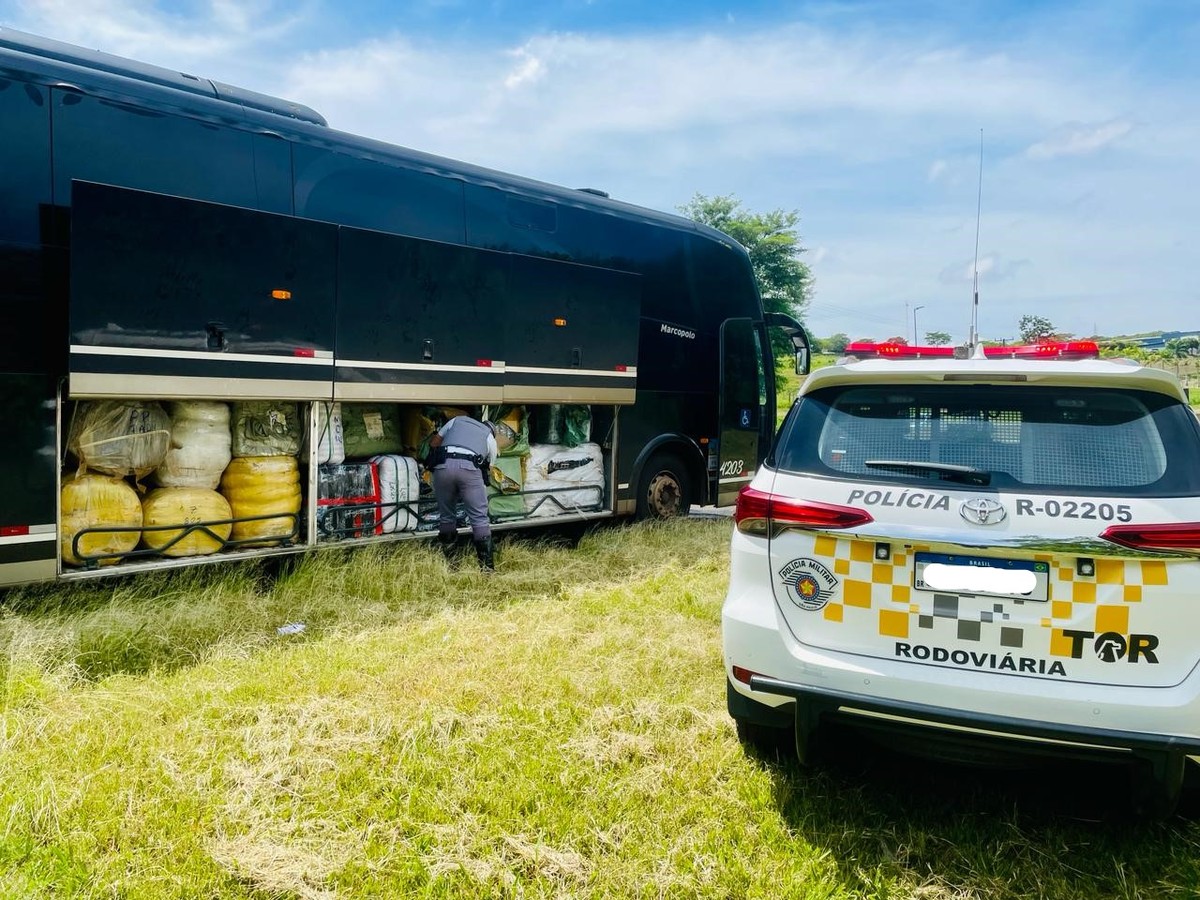 Fiscalização apreende ônibus lotado com carga estimada em 47 mil produtos do Paraguai sem notas fiscais | Presidente Prudente e Região