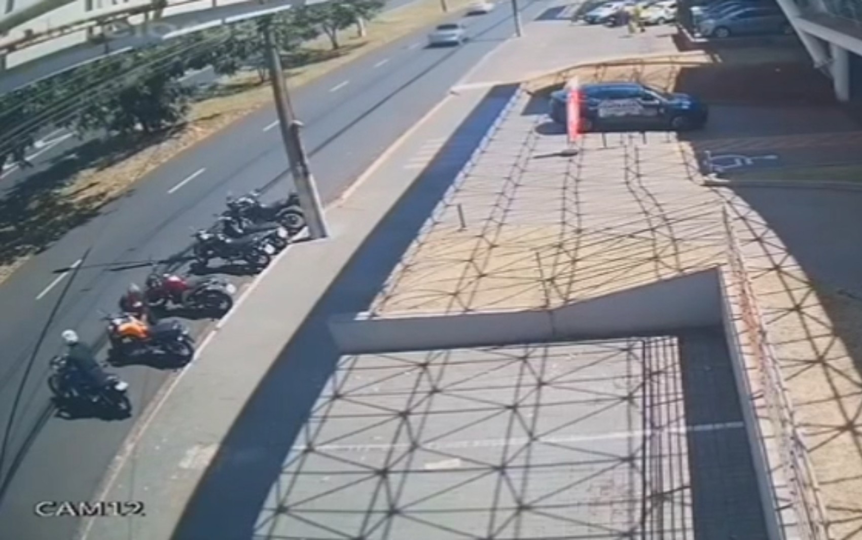 Suspeitos furtam moto após duas tentativas em menos de 15 minutos em Ribeirão Preto, SP; VÍDEO