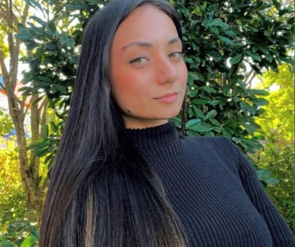 Passageira morre após batida entre moto de aplicativo e caminhão em Joinville