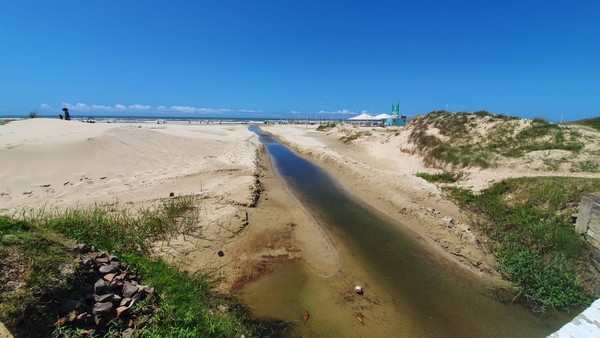 Corsan é condenada por poluição em dunas e faixa de praia no Litoral Norte  do RS - Litoralmania ®