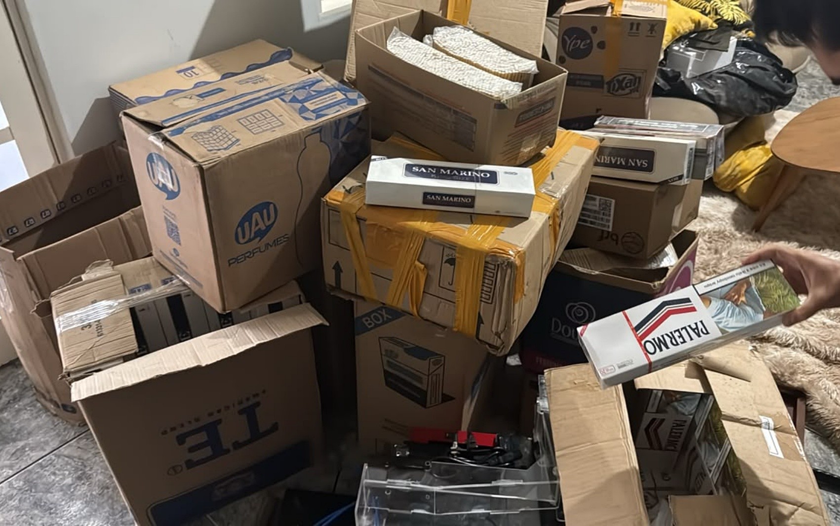 PF faz operação contra contrabando de cigarros em cidades do Sul de MG e interior de SP; dois foram presos