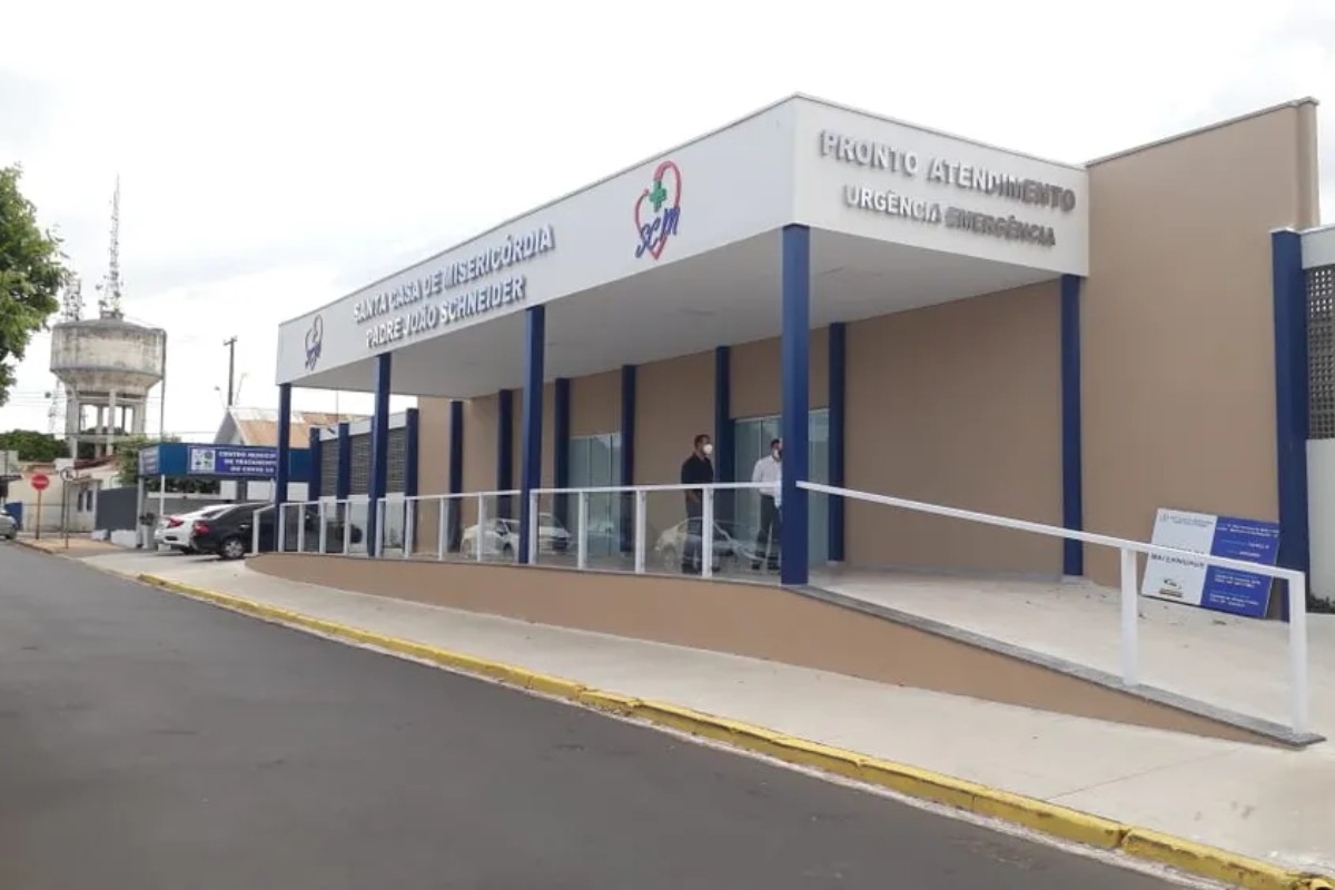 Briga por preço de coxinha termina com comerciante e cliente feridos no interior de SP