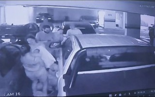 VÍDEO: mulher dá à luz em garagem de prédio e câmeras registram parto