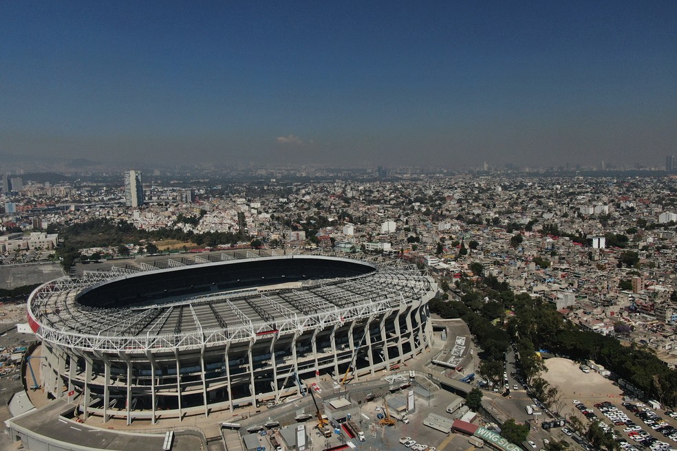 Imagem aérea do estádio Azteca, onde acontece a cerimônia de abertura da Copa do Mundo de 2026. — Foto: AP/Fernando Llano/Arquivo