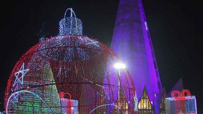 decoração de natal da Avenida cerro azul de Maringá 