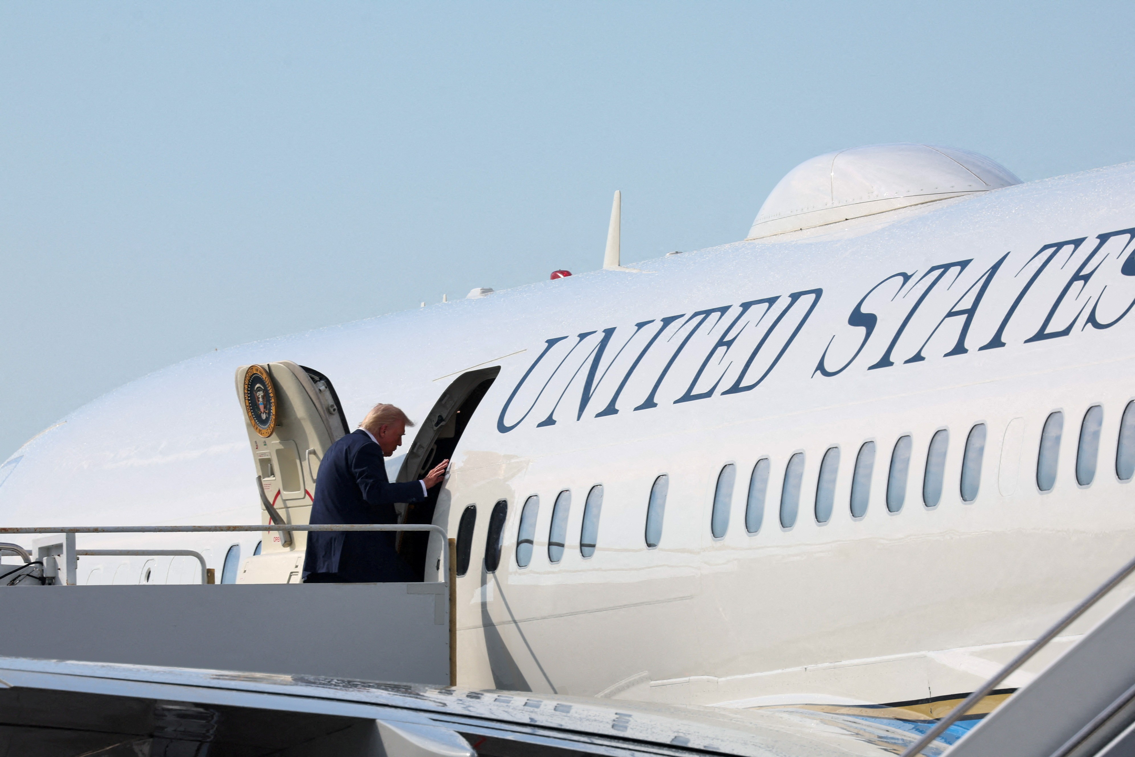 Trump cogita aceitar Boing de luxo do Catar para ser usado como avião presidencial, diz imprensa americana