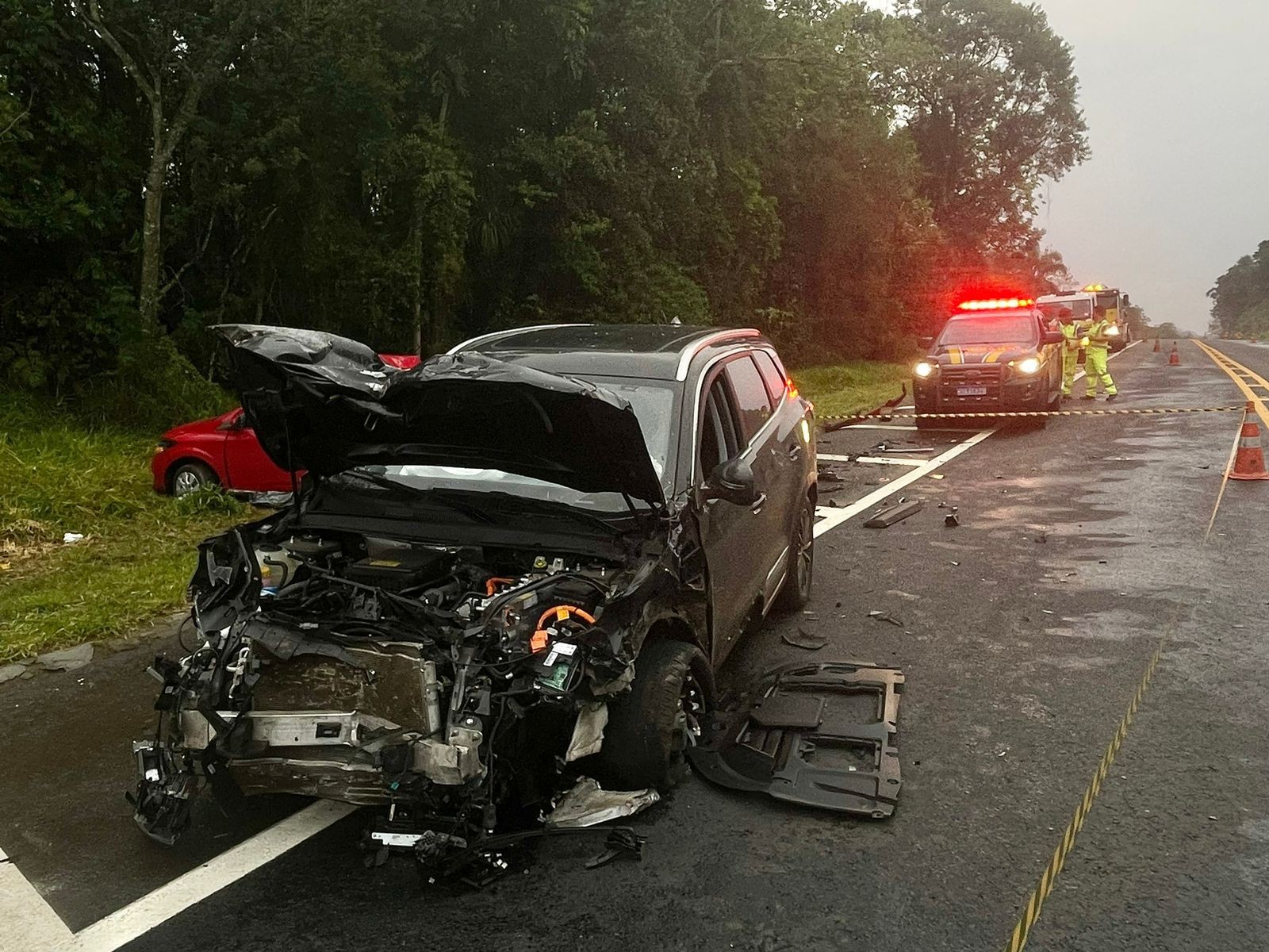 Jovem morre em acidente entre dois carros na BR-277, no Paraná