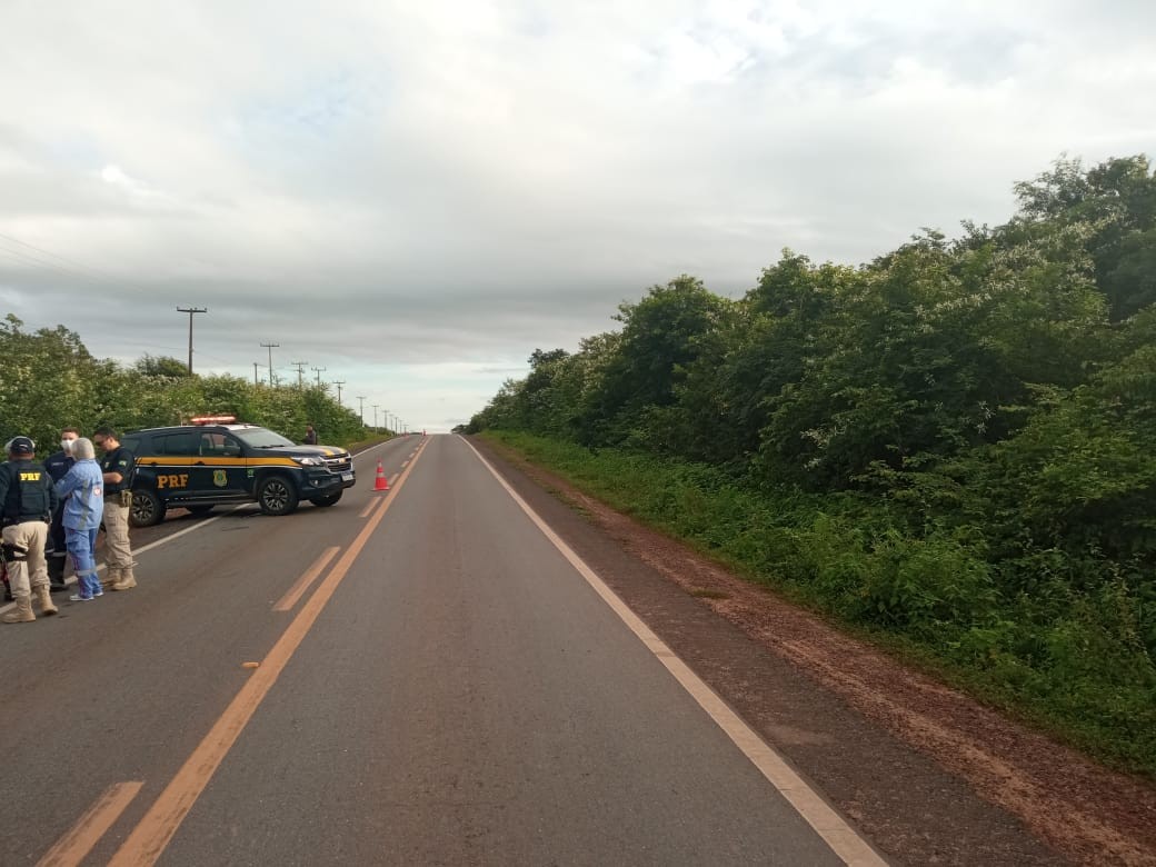 Homem e mulher em moto ficam gravemente feridos após serem atropelados por carro em Luís Correia