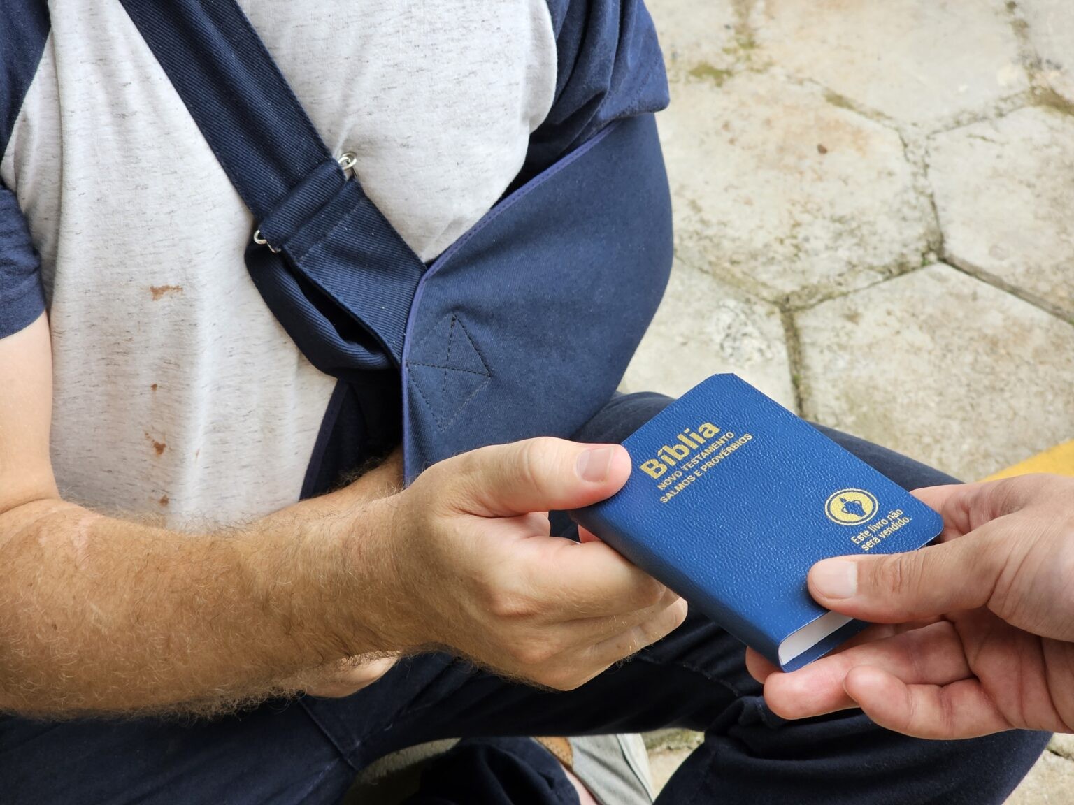 Prefeitura de Curitiba autoriza distribuição de Novo Testamento da Bíblia em escolas municipais