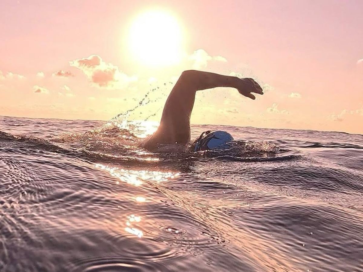 Brasileiro nada mais de 18h durante travessia de 42 km no mar em Portugal: 'mais difícil do que imaginava'