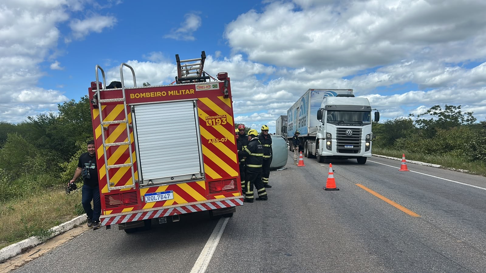 Idoso morre e quatro pessoas ficam feridas após carro capotar na BR-304 em Mossoró