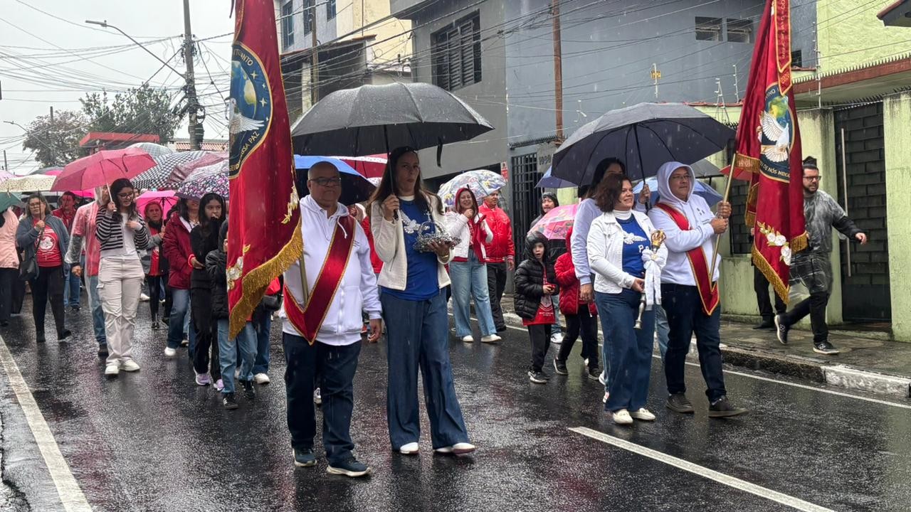 
Mesmo com chuva, Entrada dos Palmitos reúne fiéis e mantém tradição da Festa do Divino em Mogi das Cruzes