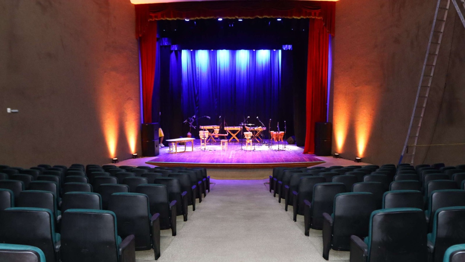 O que fazer e assistir no Teatro Carlos Câmara, reaberto após cinco anos no Centro de Fortaleza