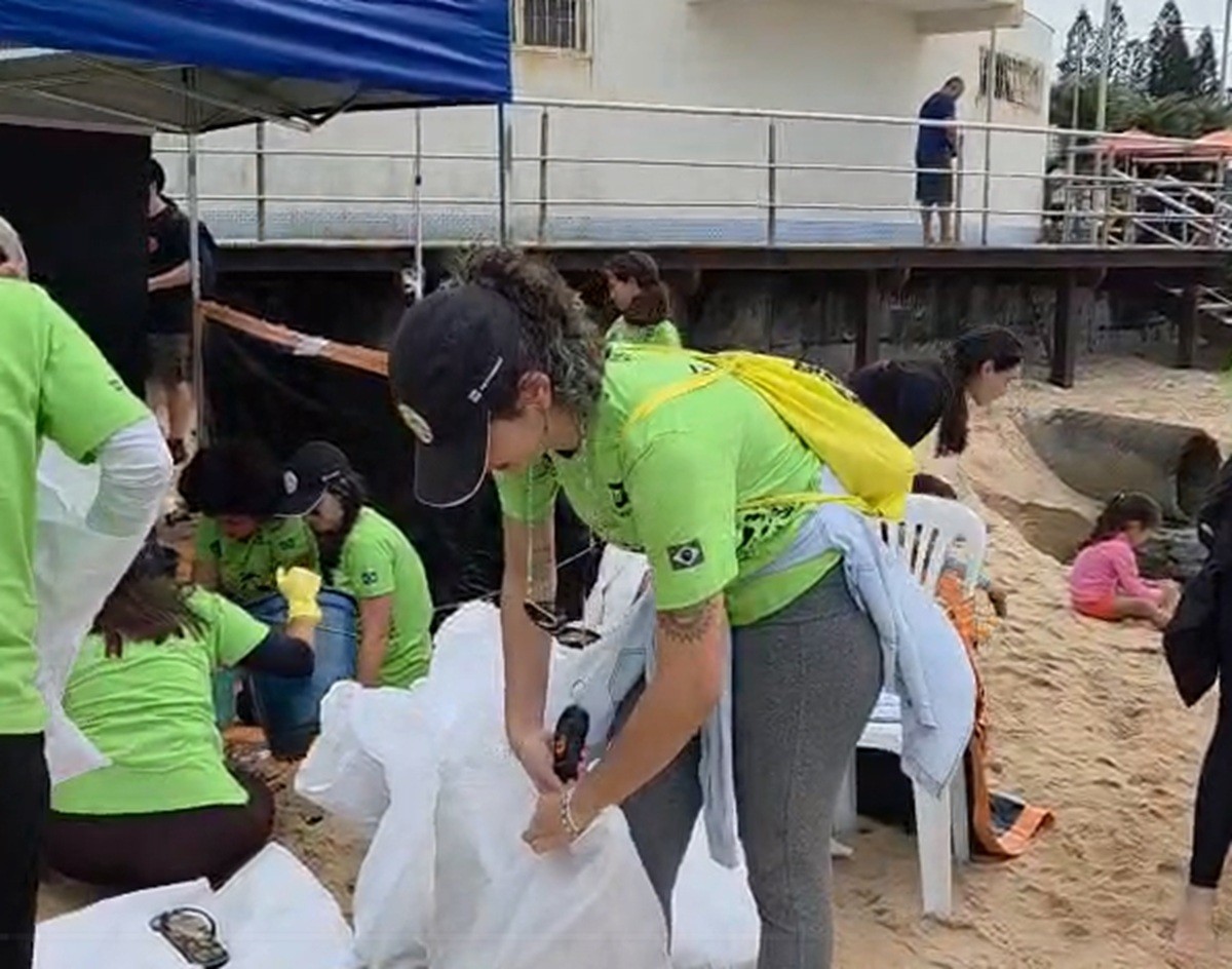 Mutirão recolhe lixo na Praia dos Cavaleiros e alerta para impactos ambientais em Macaé