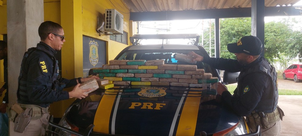 Droga apreendida foi levada para delegacia da PRF em Ariquemes — Foto: Roberto Oliveira/Rede Amazônica