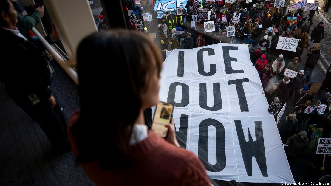 De ICE para NICE: Trump apoia ideia de mudar a sigla da agência que caça imigrantes, posta porta-voz da Casa Branca