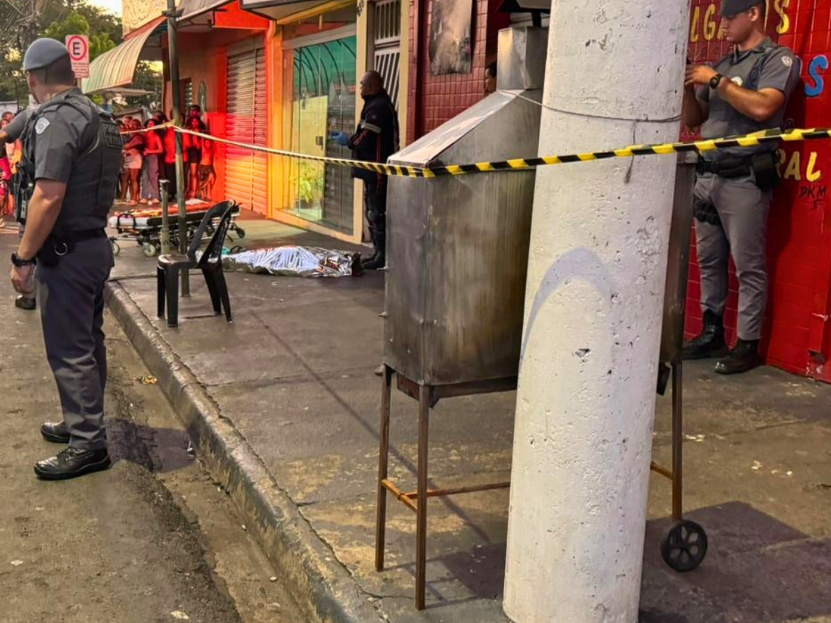 Homem é morto a tiros em frente a estabelecimento comercial no interior de SP