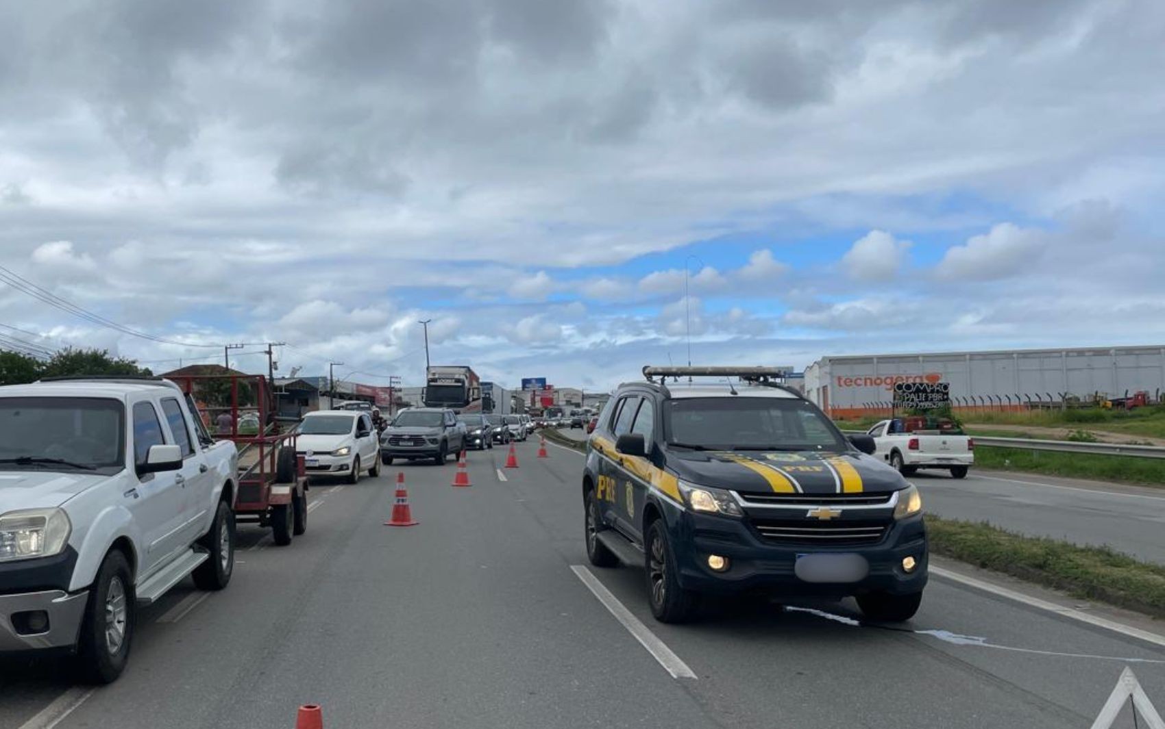 Idosa morre atropelada na BR-101, em Nossa Senhora do Socorro