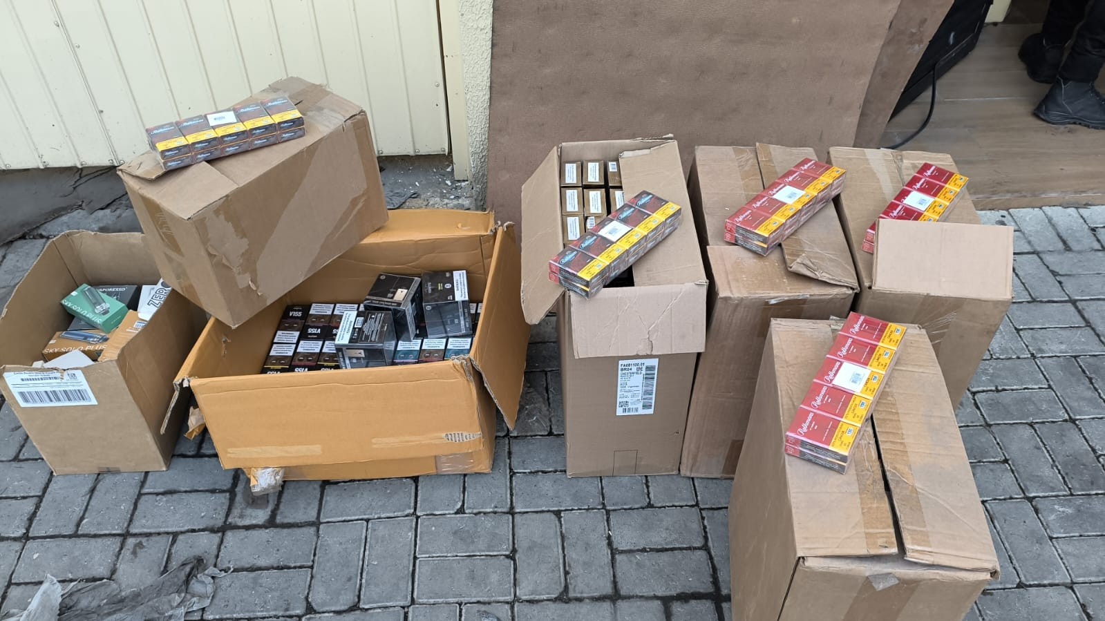 Polícia Federal faz operação contra entrada e comércio ilegal de cigarros eletrônicos