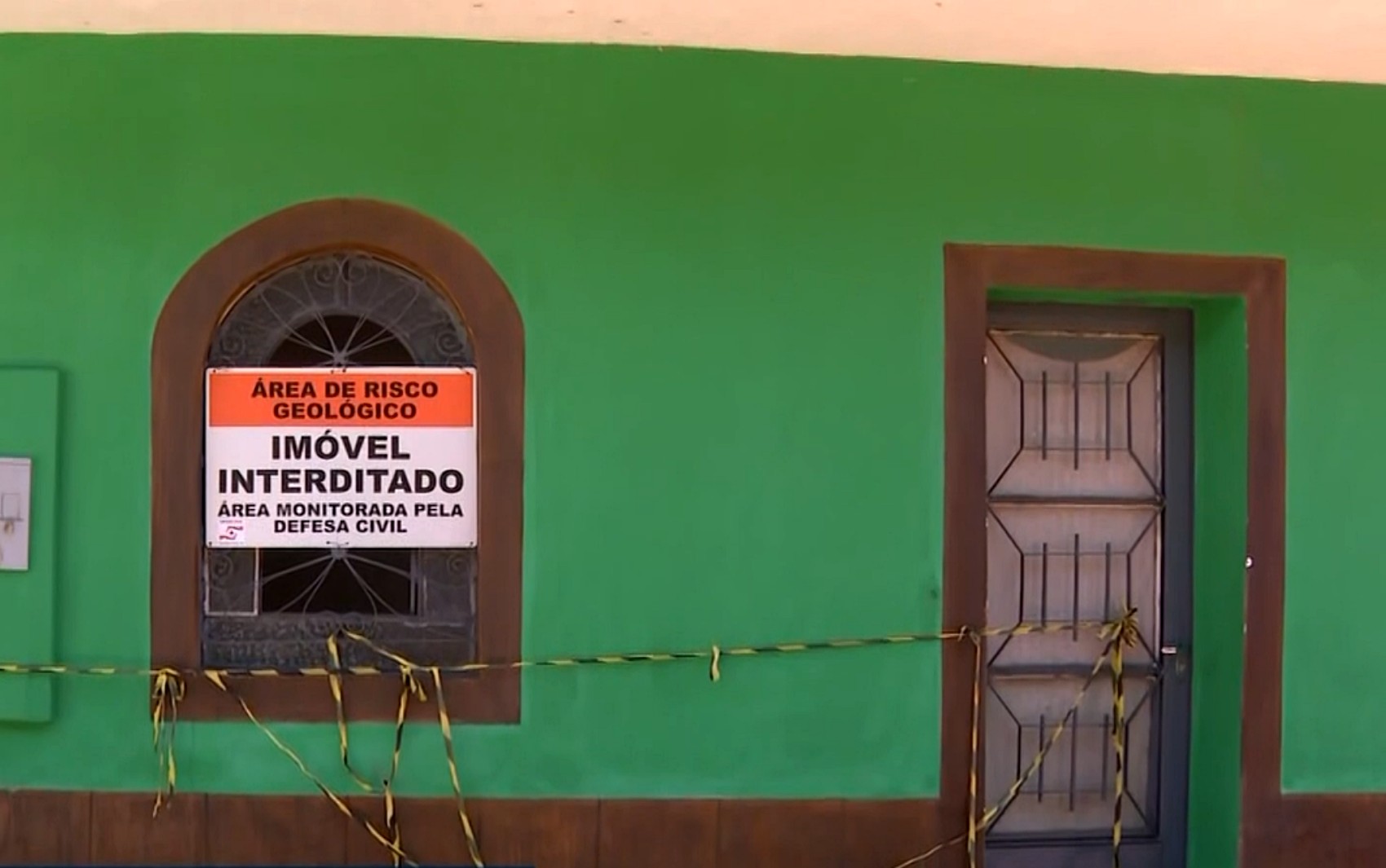 Defesa Civil interdita 12 imóveis próximos ao Rio Verde por risco de desmoronamento em MG